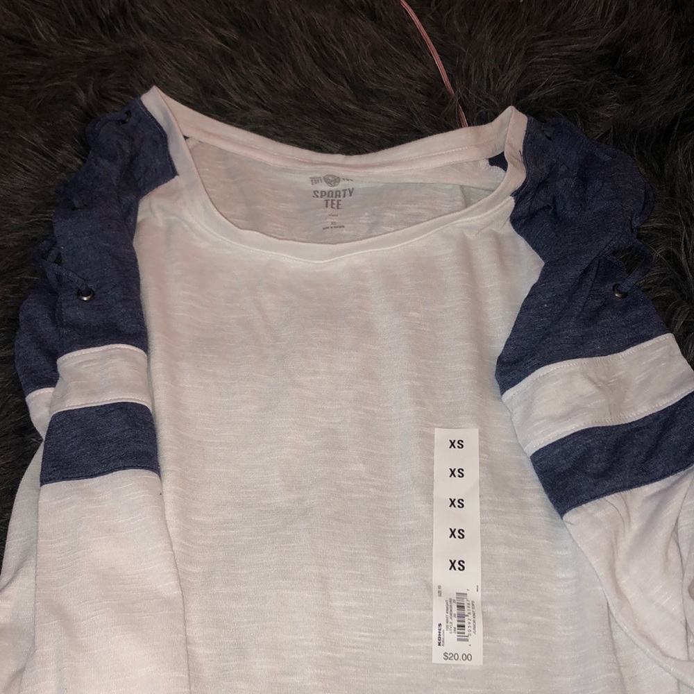 never worn sporty tee